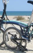 Zwei Brompton Velos am Mittelmeer